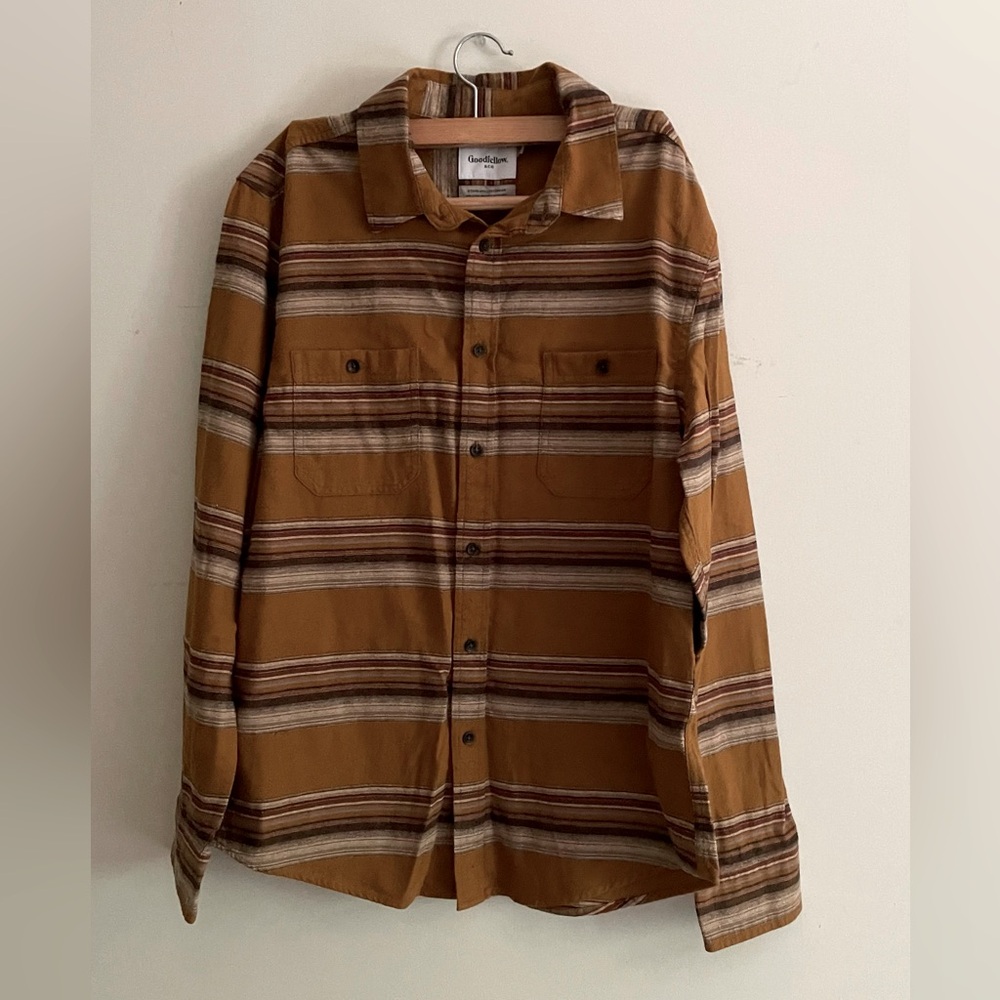 TARGET MEN’s GOODFELLOW Button-up size Medium